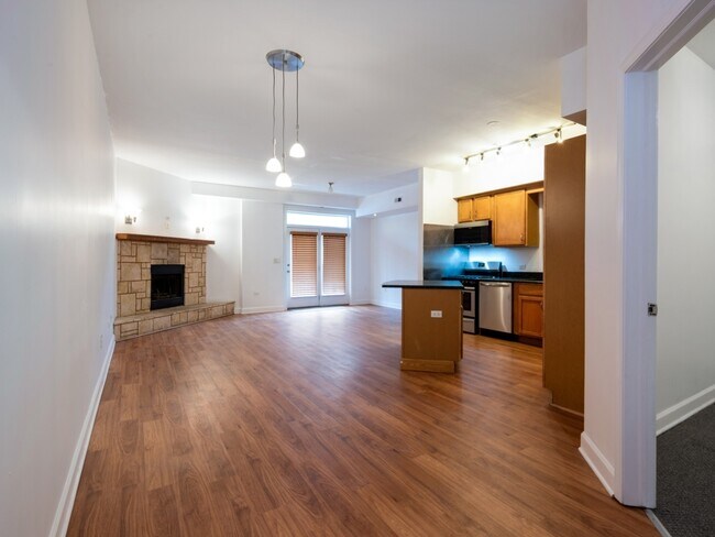 Building Photo - 6531 S Woodlawn Ave