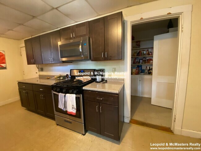 Building Photo - 138 Davis Ave