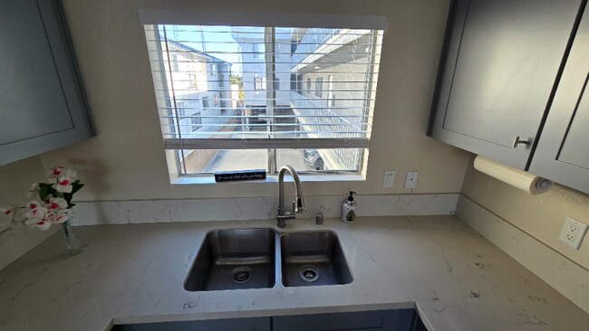 Foto del edificio - 4446 W 136th St