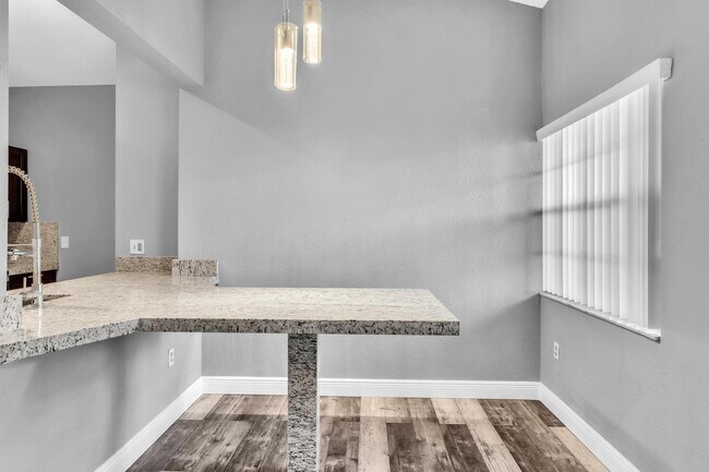 Foto del edificio - 2890 N Oakland Forest Dr
