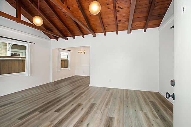 Building Photo - Upgraded 2br Coronado House, Bonus Room, Yard & Garage!