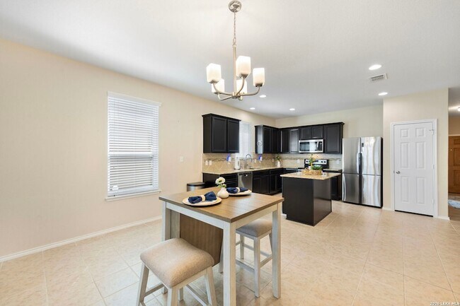 Foto del edificio - 8722 Buggy Ln
