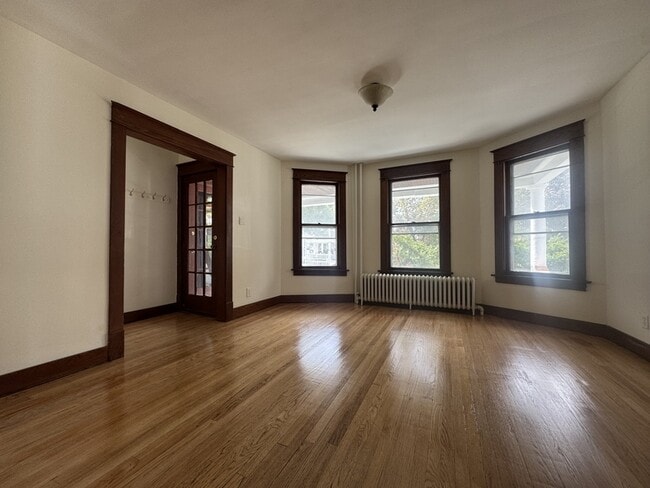 Building Photo - 157 Benson St