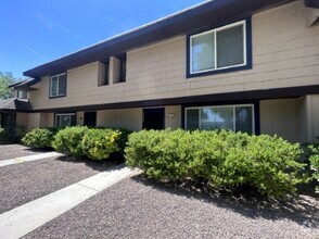 Building Photo - 6208 Meadow Brook Ln