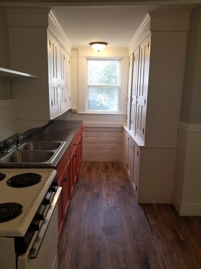 Kitchen - 71 Camp St