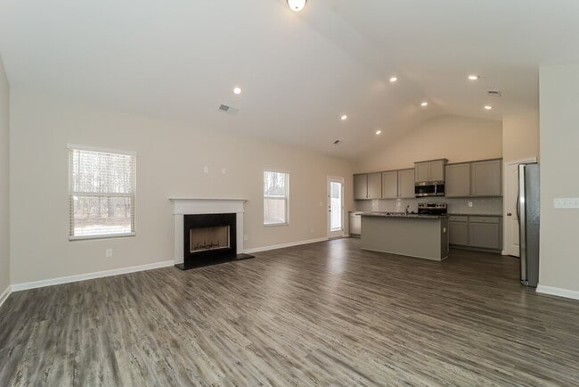 Building Photo - 309 Spruce Creek Ln