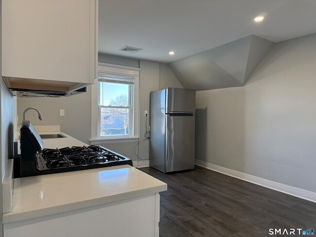 Building Photo - 7 Burritt Ave