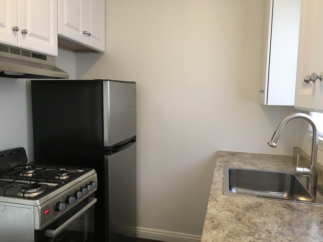 Foto del edificio - 1718 Huntington Dr