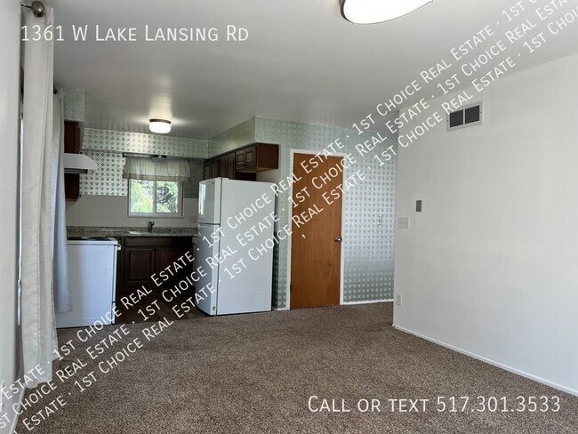 Building Photo - 3-BDR 1.5-BTH Duplex in East Lansing w/ Ba...