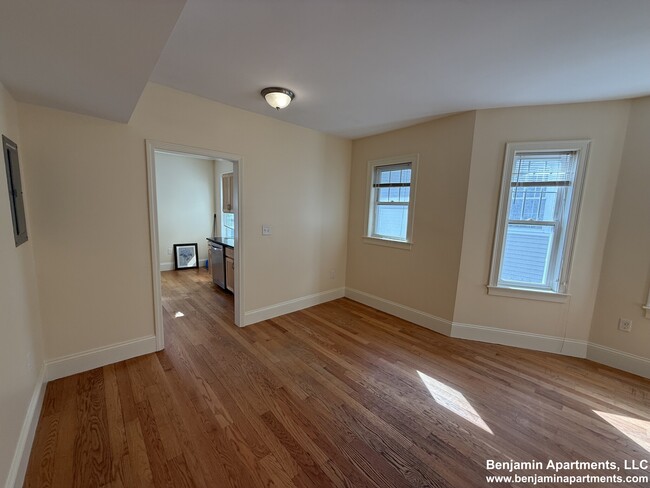 Building Photo - 74 Brooks St