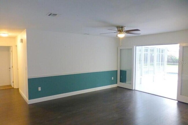 Building Photo - 5246 Royal Oak Dr