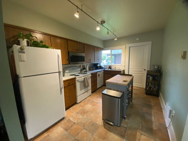 Foto del edificio - 2410 Michigan St.