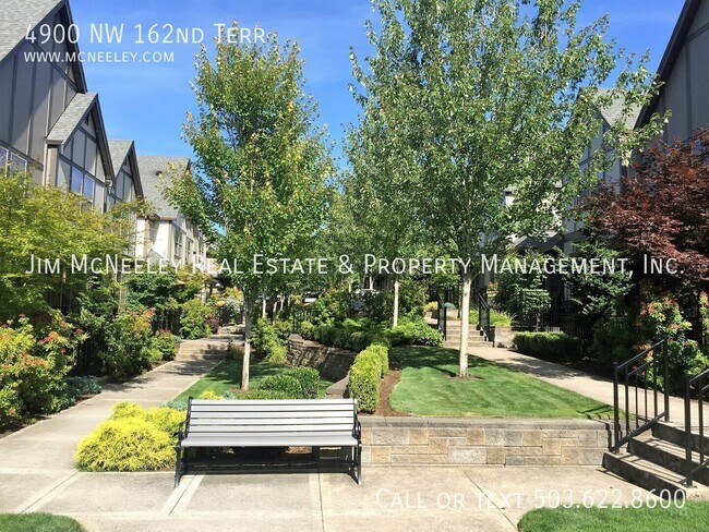 Foto del edificio - 4900 NW 162nd Terrace