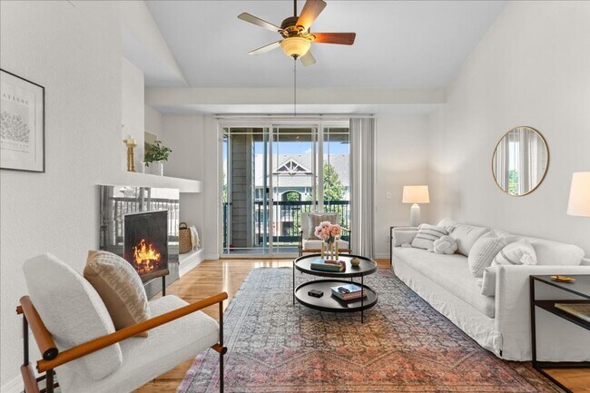 Foto del edificio - Beautiful 2 Bed 2 Bath Condo in Central Fo...