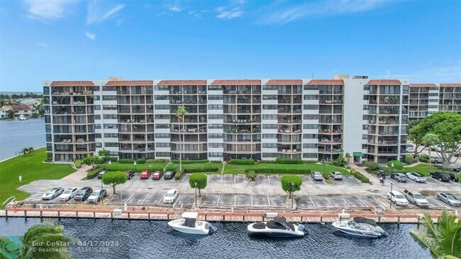 Foto del edificio - 899 Jeffery St