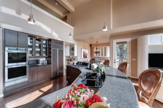 Building Photo - Impressive, Expansive and Breathtaking 5 B...