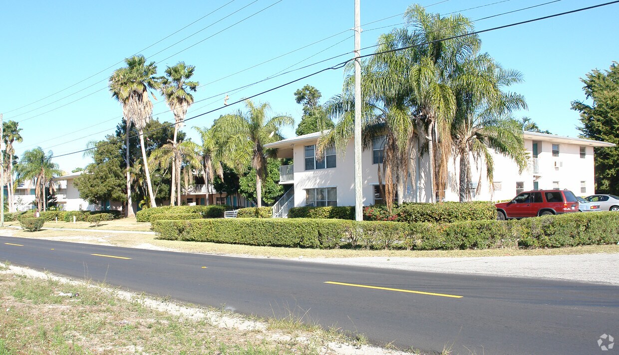 Building Photo - 777 NE 11th St