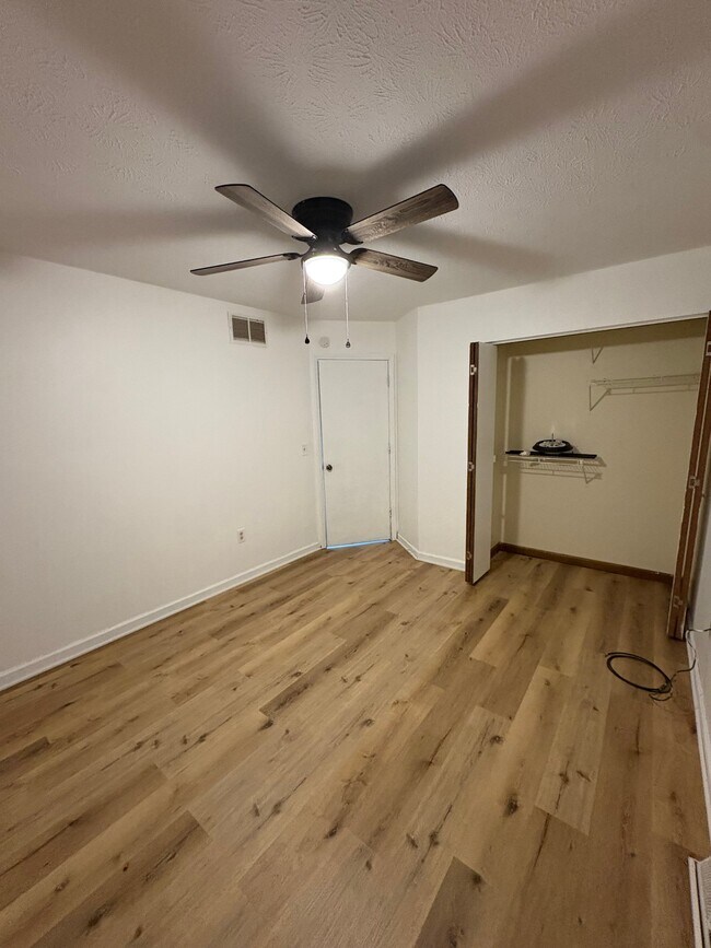 Foto del edificio - 304 S Keeneland Dr