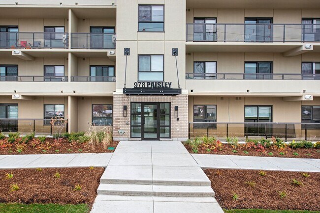 Photo du bâtiment - 978 Paisley Rd