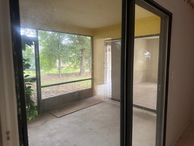 Photo - 323 Sherborne Ln (Poinciana, FL) Apartment