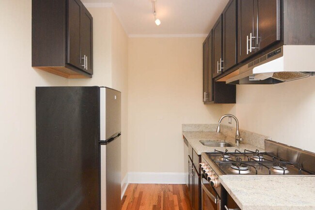 Building Photo - 4734 N Hermitage Ave