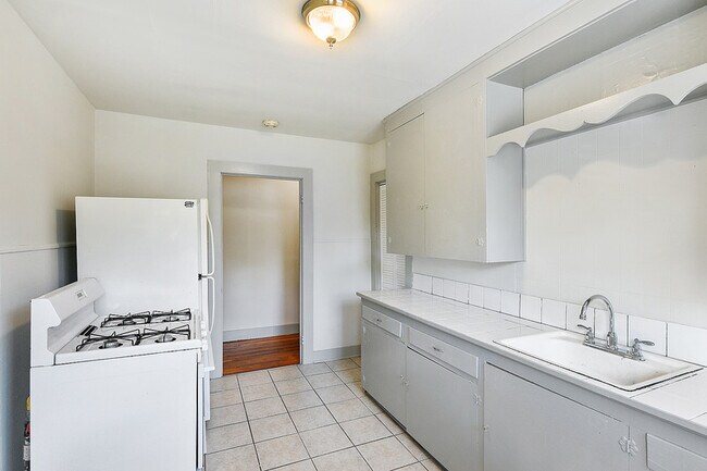 Building Photo - 861 Arlington Ave