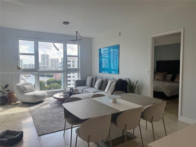 Foto del edificio - 20000 E Country Club Dr