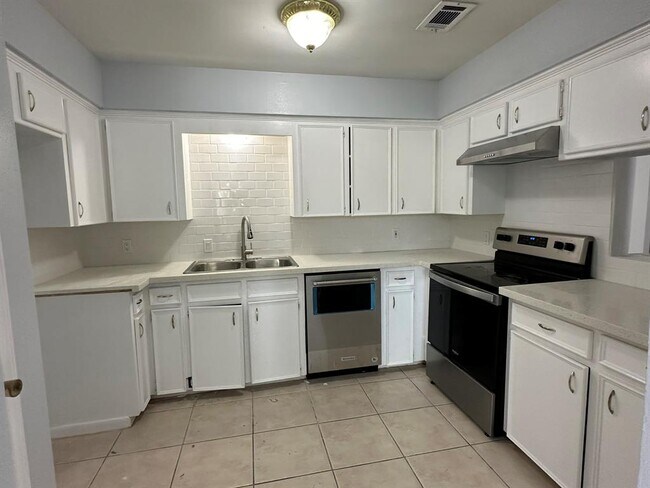 Building Photo - 12432 Newbrook Dr