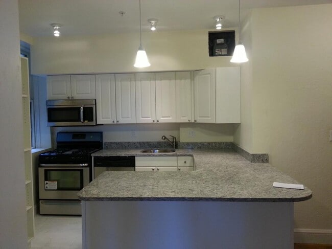 Building Photo - 2001 Commonwealth Ave