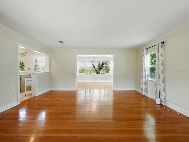 Foto del edificio - 1426 Crestview Dr