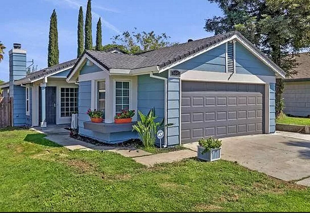 Foto principal - Close to freeway and shopping