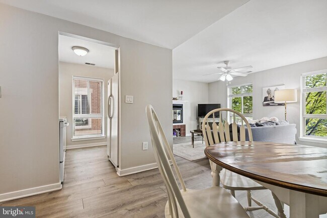 Building Photo - 409 S Sharp St