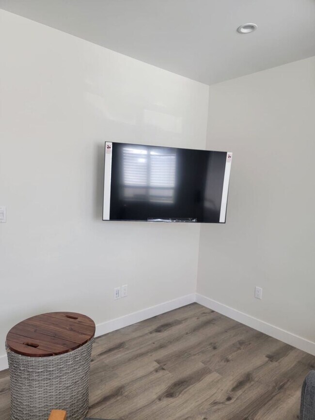 Foto del edificio - Charming 1-Bedroom ADU in West Hills!