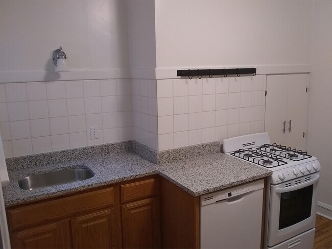 Building Photo - 4524 N Wolcott Ave