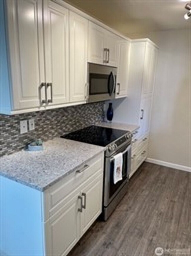 Foto del edificio - 1 Bedroom Condo Available  with washer/dry...