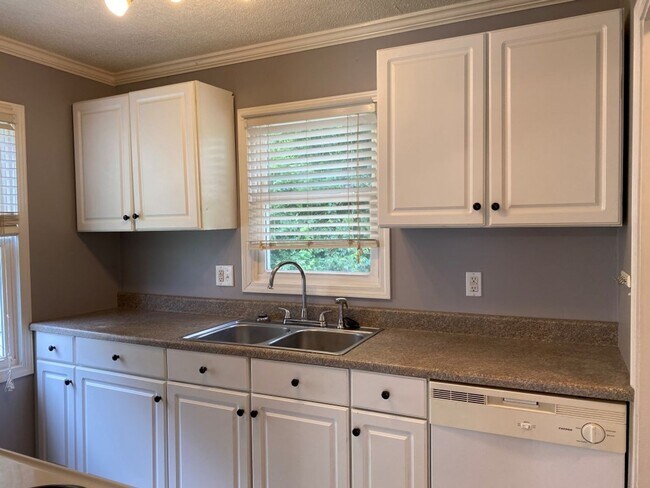 Foto del edificio - Super cozy 3 bedroom 1 bath home located i...