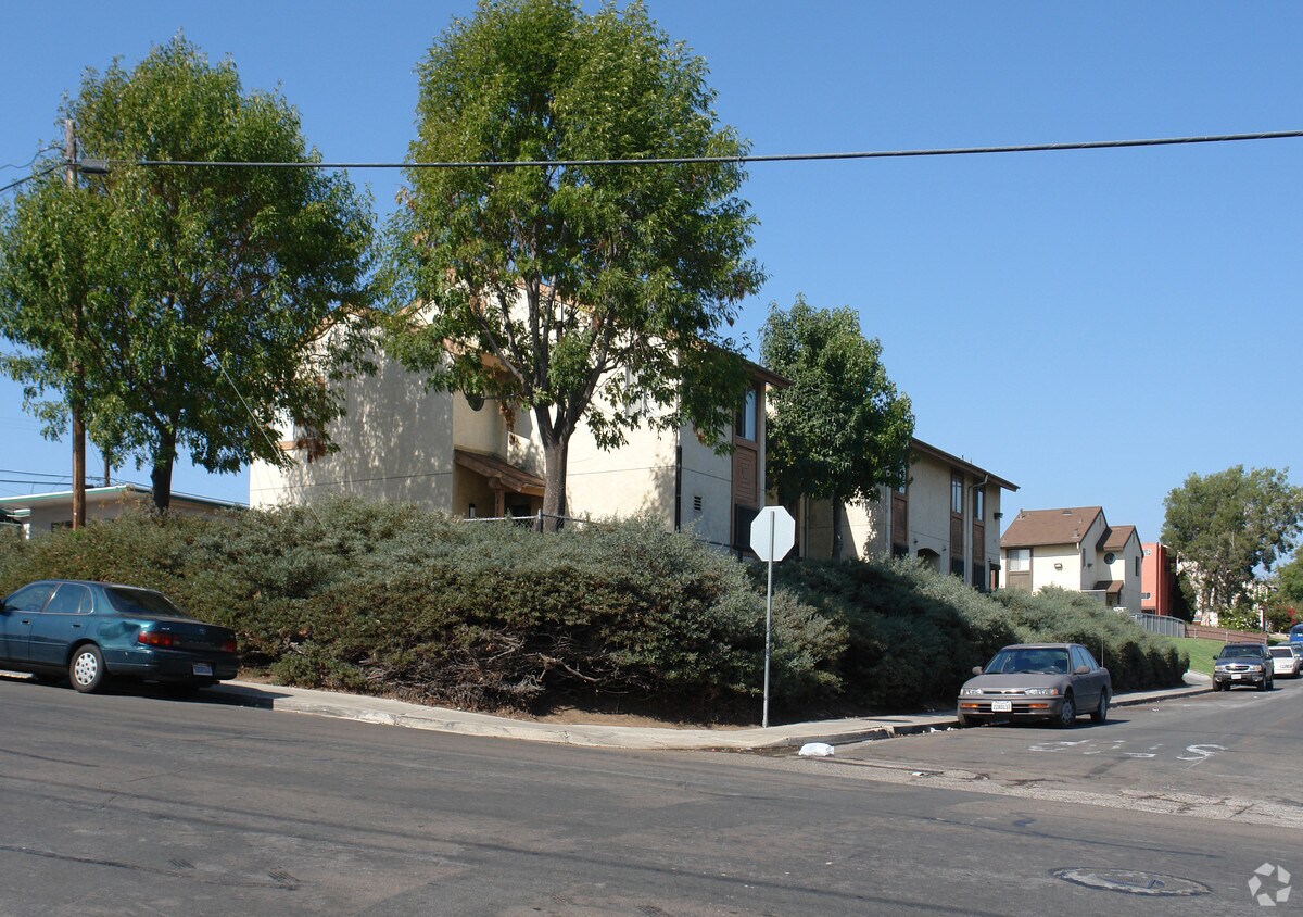 Primary Photo - 4390 Maple St