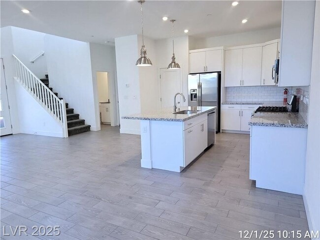 Building Photo - 3 BED, 2.5 BATH IN EXCITING INSPIRADA COMMUNITY