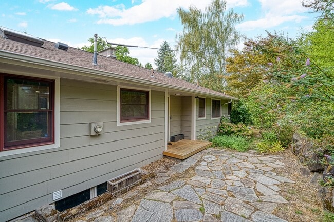 Building Photo - SW Portland!! Stunning 4-Bedroom Home with...