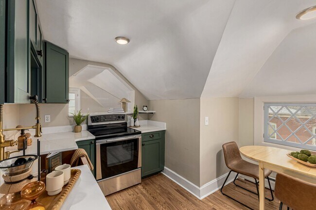 Foto del edificio - Unique Top-Floor Home in Denver's Coveted Cheesman Park Neighborhood