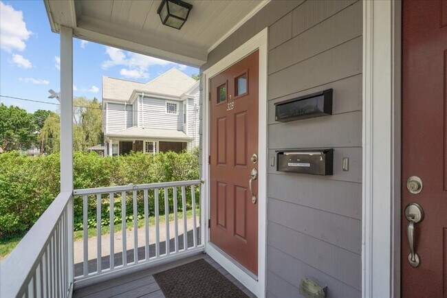 Building Photo - 32 Warren St