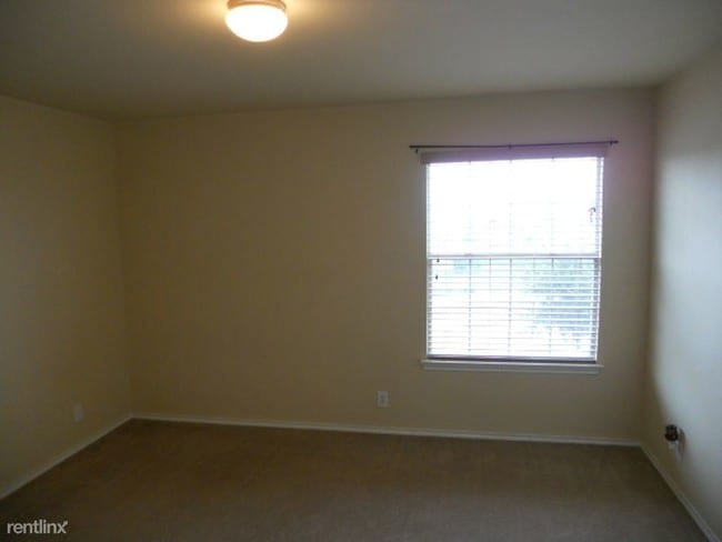 Building Photo - 325 Apache Ledge