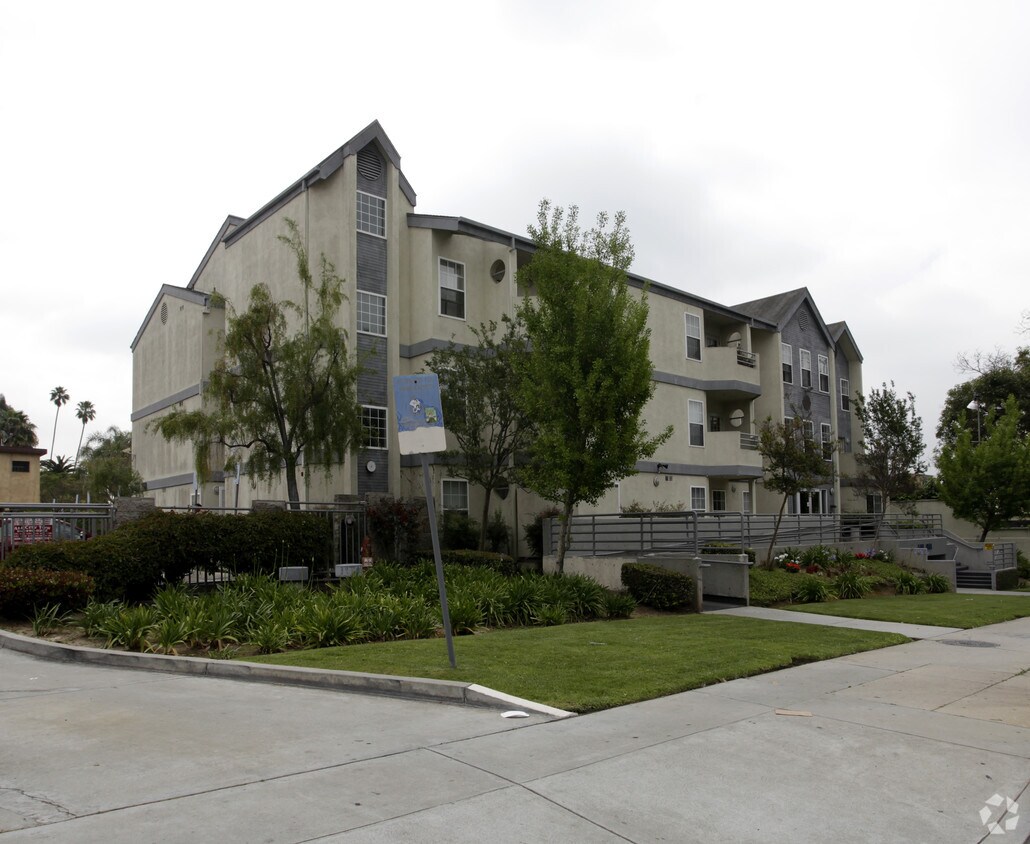 Primary Photo - Fame Apartments