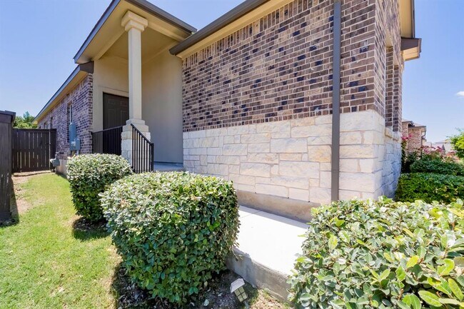 Building Photo - 1517 Brueggerhoff Rd