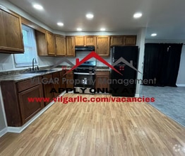 Building Photo - 613 Longwood Dr