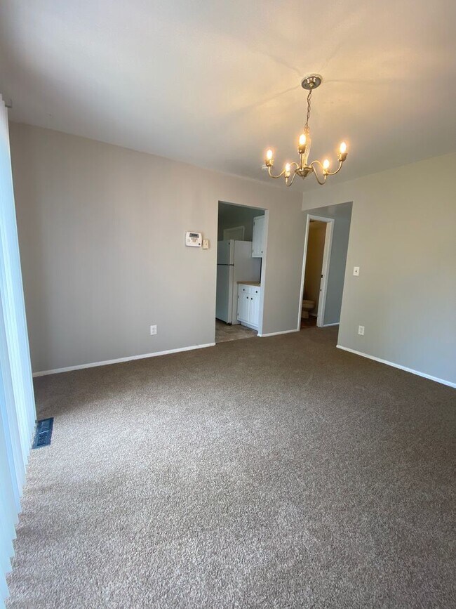 Foto del edificio - Spacious 4 Bedroom 2.5 Bathroom Townhome i...