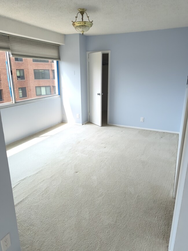 Dining Room - 5500 Friendship Blvd