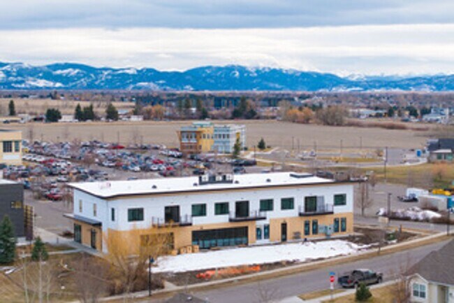 Building Photo - Luxury Condo