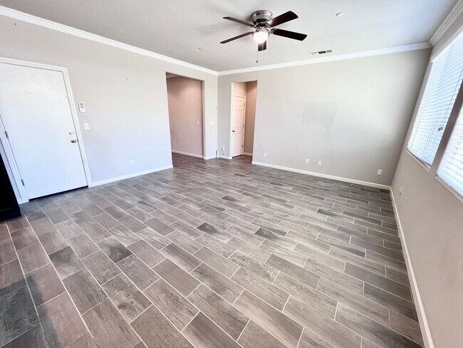 Building Photo - $2,400 Ashlan & Leonard, 3 Bedroom Home - ...