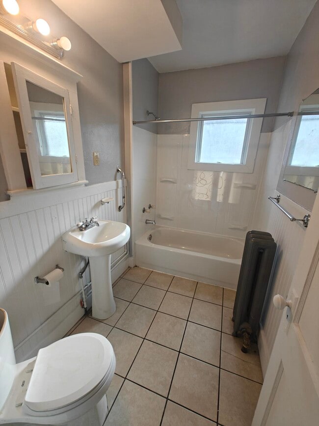 Building Photo - 59 Lester St